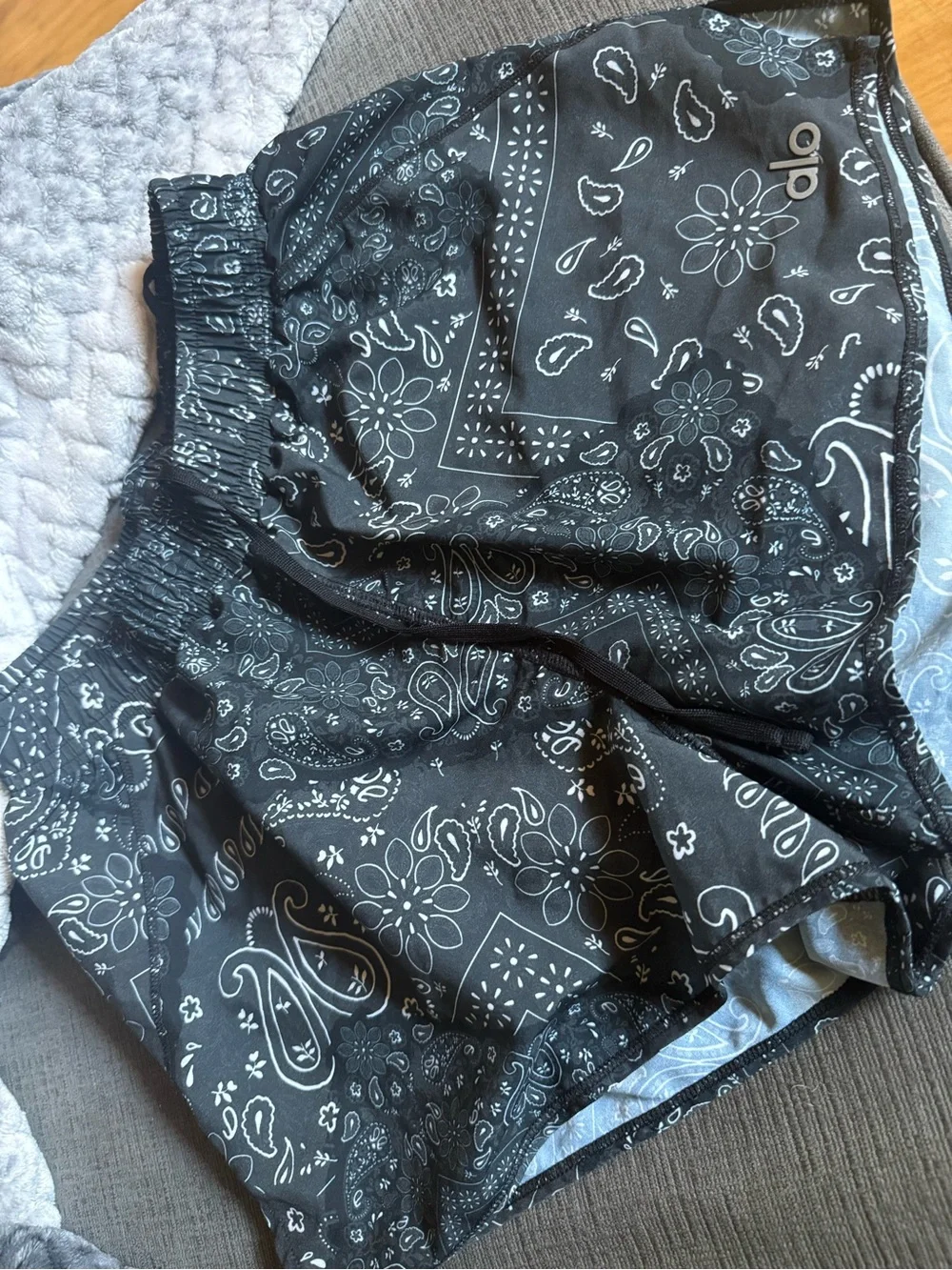 Women’s Alo Black Bandana Print Performance Shorts